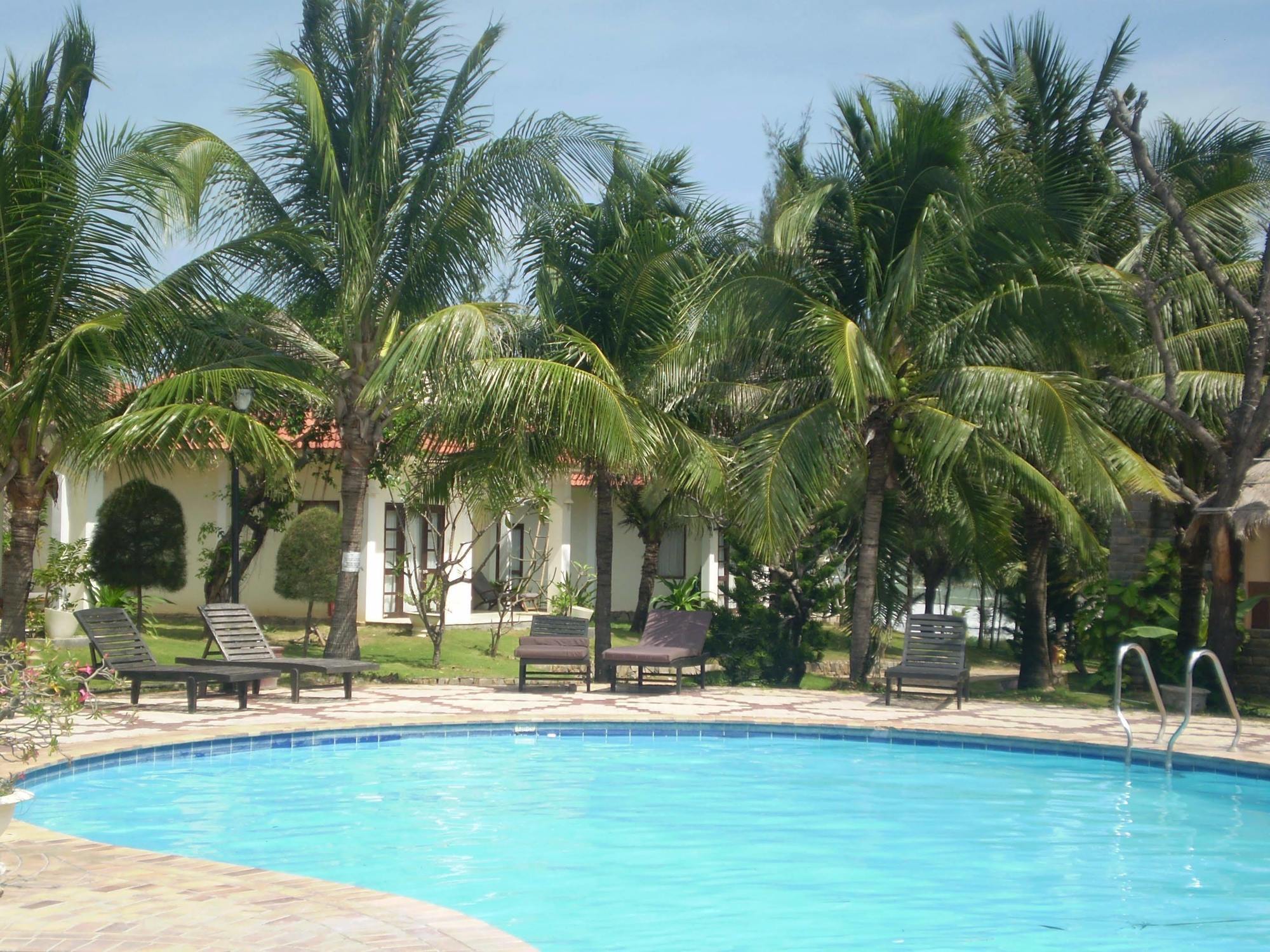 Malibu Resort Phan Thiet Exterior photo